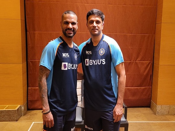 Shikhar Dhawan and Rahul Dravid (Photo: Twitter/ BCCI)