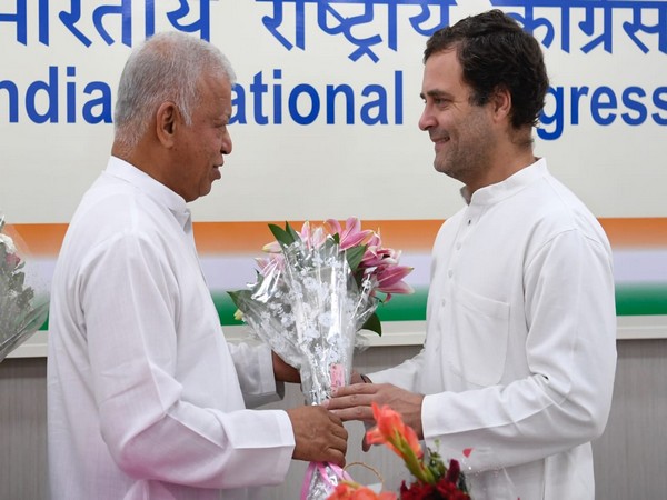 Senior Congress leader Luizinho Faleiro with Rahul Gandhi (Photo/Twitter)