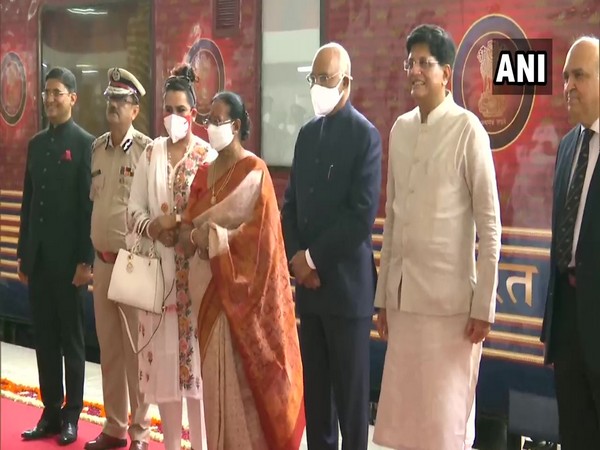 President Ram Nath Kovind along with his wife Savita Devi Kovind are traveling in a special train from Delhi to Lucknow (Photo/ANI) 