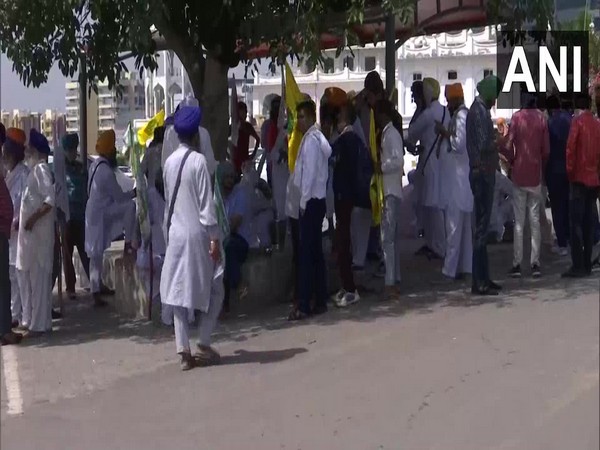 Farmers gather near Gurudwara Nada Sahib (Photo/ANI)
