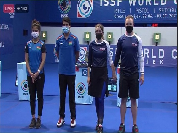Manu Bhaker and Saurabh Chaudhary with the Russian team (Image: NRAI)