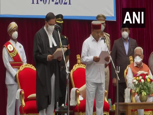 Thawarchand Gehlot taking oath at Raj Bhawan, Karnataka. (Photo/ANI)