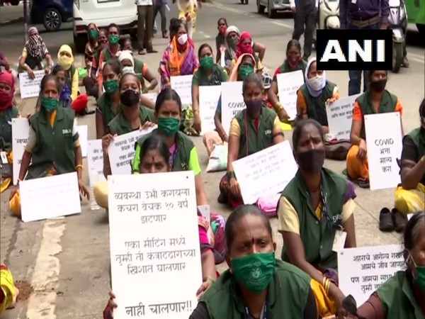  Sanitation workers stages protest in Pune (Photo/ANI)