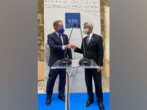 EAM Jaishankar meets  Executive Director of the United Nations World Food Programme David Beasley in Italy. (Photo: EAM Twitter handle)