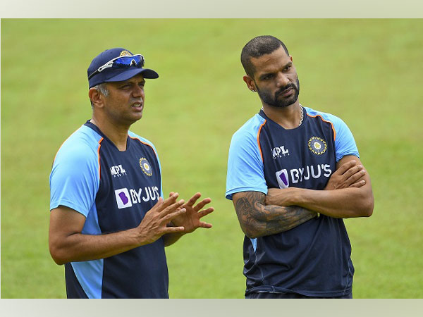 Rahul Dravid with Shikhar Dhawan (Photo/ BCCI Twitter)