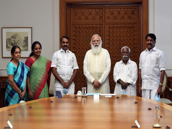 Tamil Nadu BJP leaders with Prime Minister Narendra Modi (centre)in Delhi. (Photo: Twitter @narendramodi)