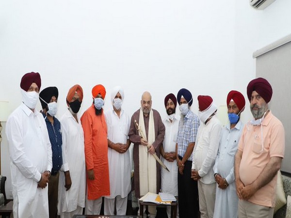 Amit Shah meets All Sikh Gurdwara Management Committee delegation from Kashmir, in New Delhi on Sunday. 