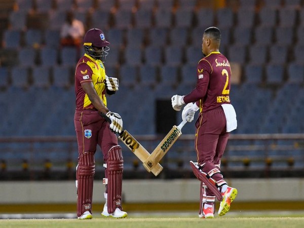 Dwayne Bravo and Shimron Hetmyer (Photo/ ICC Twitter)