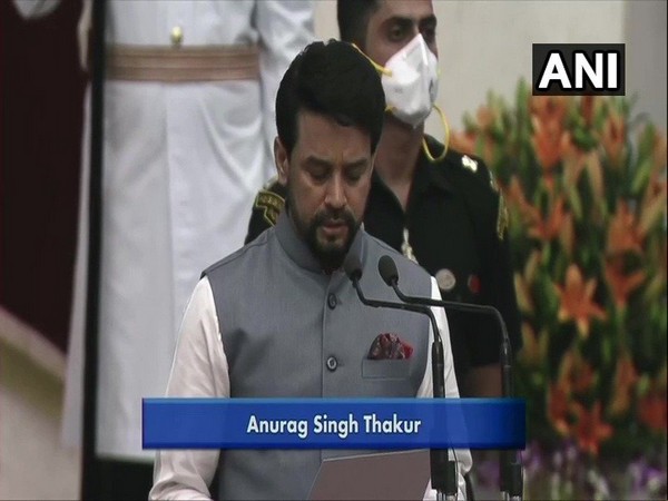 Anurag Thakur takes oath as Cabinet Minister 