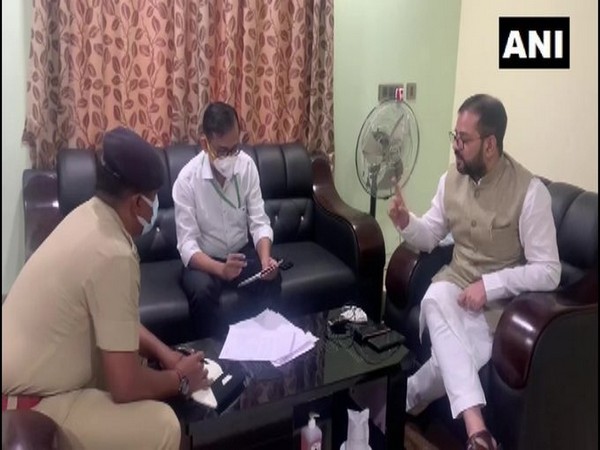 Atif Rasheed meeting Murshidabad SP, on Thursday. [Photo/ANI]