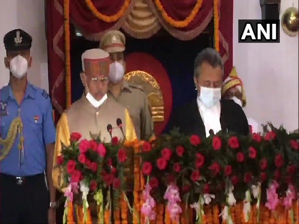 Rajendra Arlekar taking oath of office as the new Himacal Pradesh Governor, in Shimla on Tuesday. [Photo/ANI]