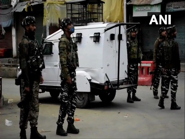 Security personnel deployed in Pulwama town during the encounter. (File photo)