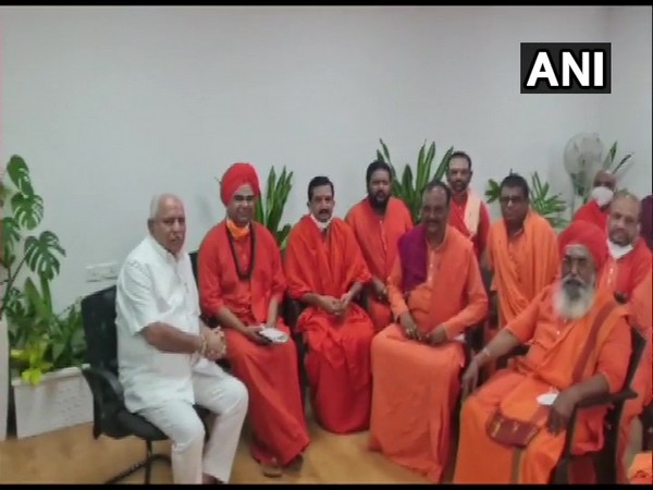 BS Yediyurappa meeting with seers (Photo/ANI)