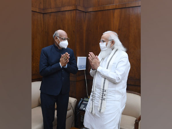 Governor of Jharkhand, Ramesh Bais calls on PM Modi (Photo/Twitter)