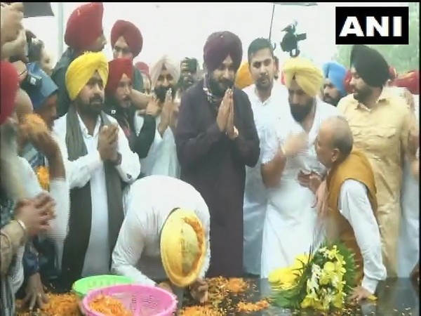 Congress leader reaches Bhagat Singh Marg in Ludhiana's Nawanshahr. (Photo/ANI)