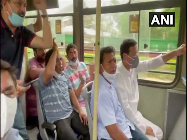 Congress leaders detained by police (Photo/ANI)