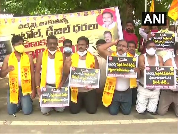 Left parties in Andhra Pradesh held protest