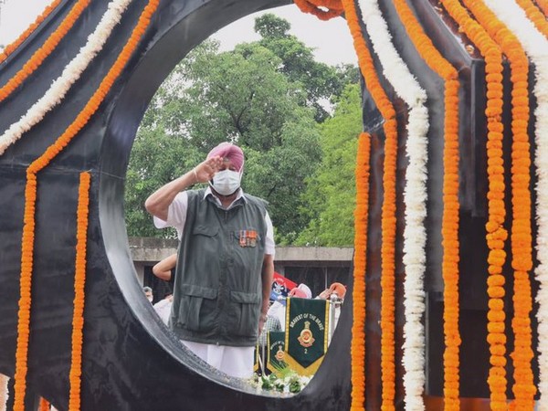 Punjab CM at Kargil War Memorial, Chandigarh. (Photo credit: Raveen Thukral, media advisor to Punjab CM)