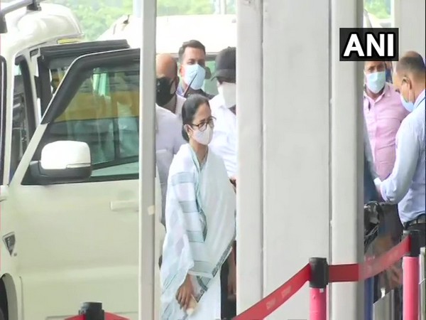 West Bengal Chief Minister Mamata Banerjee at Kolkata airport (Photo/ANI)