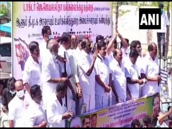 Leaders stage a demonstration in Vizhupuram (Photo/ANI)