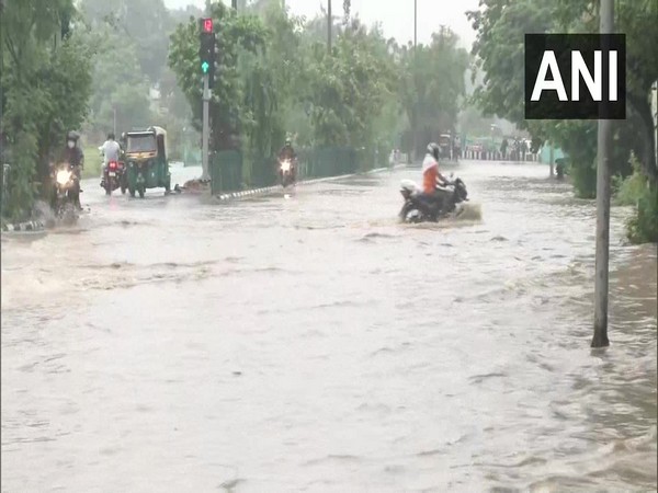 Heavy rains result in waterlogging on Mathura Road in New Delhi on Tuesday morning. [Photo/ANI]