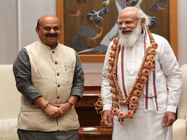 PM Modi with Karnataka CM Basavaraj Bommai (Photo: PM Modi Twitter handle) 