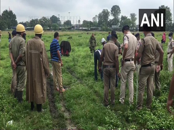 A visual of officers defusing a suspected country-made bomb in West Bengal (Photo/ANI)