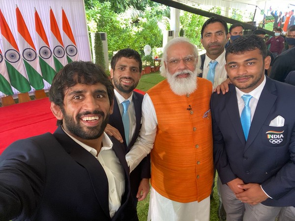 Bajrang Punia, Ravi Dahiya, PM Modi and Deepak Punia