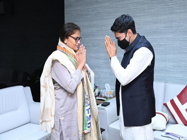 Former Congress MP Sushmita Dev with TMC leader Abhishek Banerjee (Photo/ANI)