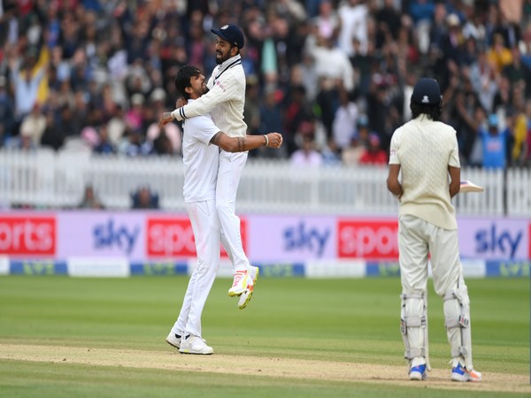 Ishant Sharma and Virat Kohli (Photo: Twitter/BCCI)