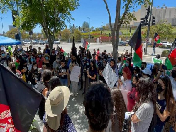 Afghan women in Los Angeles hold protest against Taliban's brutalities in Afghanistan (Photo Credit: Twitter)