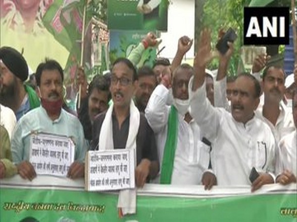 RJD holding protest outside party office (Photo/ANI)