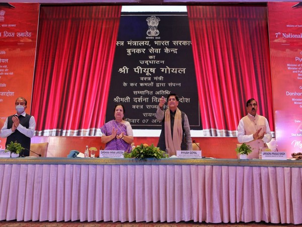 Union Minister Piyush Goyal on the ocassion of National Handloom Day. (Photo/Twitter)