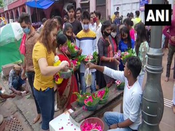 People gathered outside Gauri Shankar temple in Chandni Chowk (Photo/ANI)