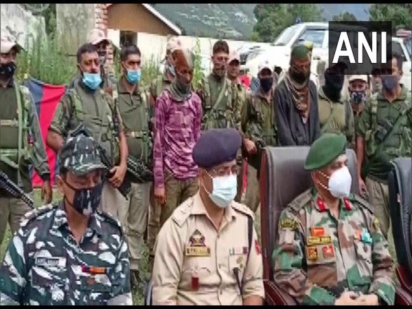 Hizbul Mujahideen terrorists arrested (Photo/ANI)