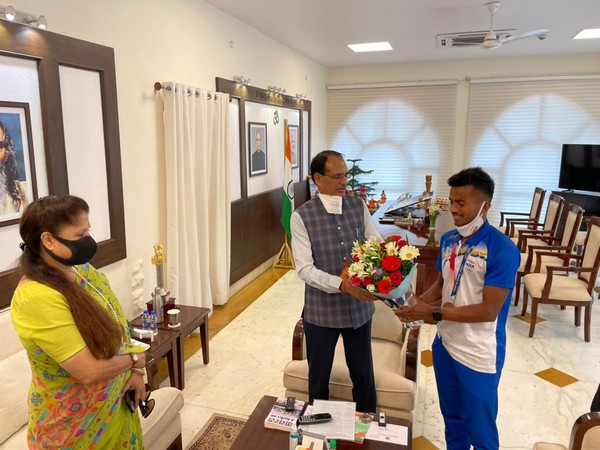 Indian midfielder Vivek Sagar Prasad felicitates by MP CM's Shivraj Singh Chouhan 