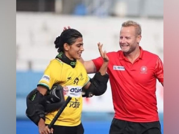 Savita Punia with coach Sjoerd Marijne. (Photo/ Savita Punia twitter)