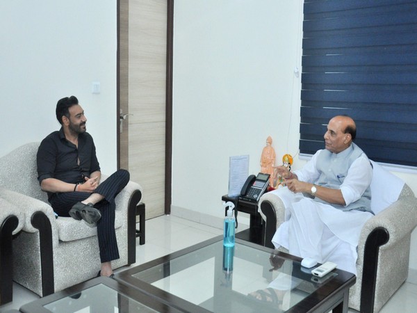 Ajay Devgn with Defence Minister Rajnath Singh (Image Source: Twitter)