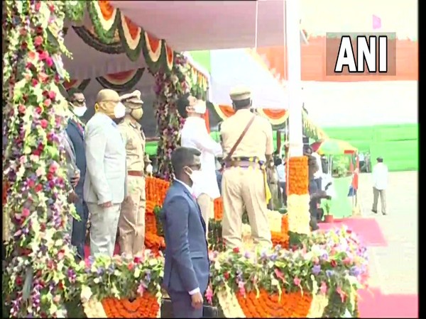 Andhra Pradesh Chief Minister YS Jagan Mohan Reddy hoisted the National Flag at Indira Gandhi Stadium in Vijaywada (photo/ANI)