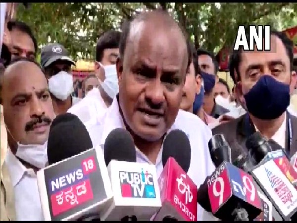 JD-S leader HD Kumaraswamy speaking to reporters in Bengaluru on Friday. [Photo/ANI]