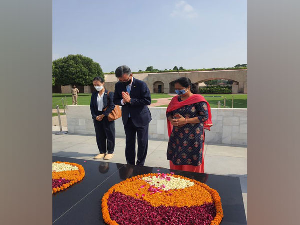 South Korea's Ambassador to India, Chang Jae-bok  pays tribute to Mahatma Gandhi at Raj Ghat 