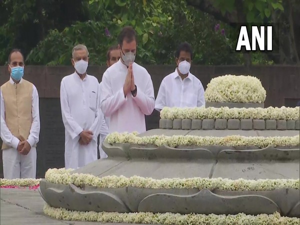 Congress leader Rahul Gandhi paying tribute to father Rajiv Gandhi on his birth anniversary at Veer Bhumi. (Photo/ANI)