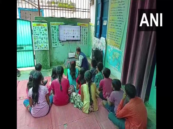 Ishwari Kumar Sinha teaching kids in Balod (Photo/ANI)