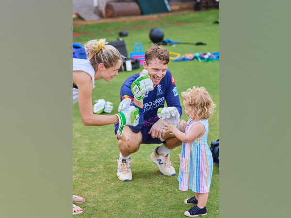  Jos Buttler and his wife Louise (Photo: Twitter/ Rajasthan Royals)
