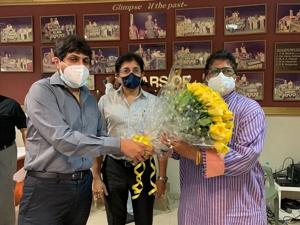 Gargi Banerjee with CAB members (Image: CABCricket's Twitter)