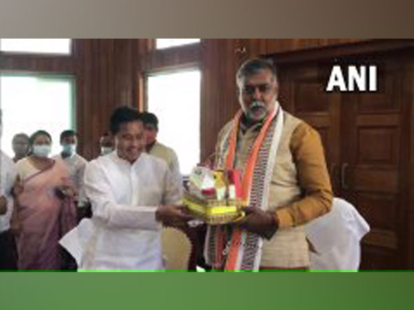 Prahlad Patel launched indigenous products manufactured by women's groups in Imphal