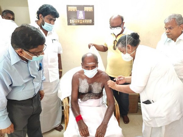 Puducherry Chief Minister N Rangasamy recives first dose of COVID-19 vaccine