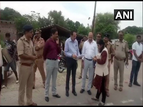 CBI officials carrying out probe at the Unnao accident site  in Rae Bareli on Wednesday. [Photo/ANI]