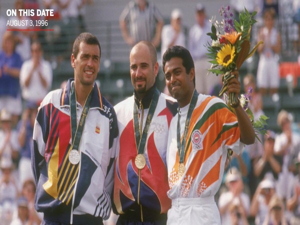 Leander Paes (far right) with bronze Olympic medal around his neck (Photo/Leander Paes Twitter)