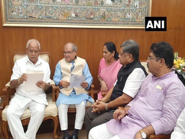  Karnataka CM BS Yediyurappa requested Narendra Singh Tomar to extend the cut-off date for enrolment of farmers under PMFBY in New Delhi [Photo/ANI]